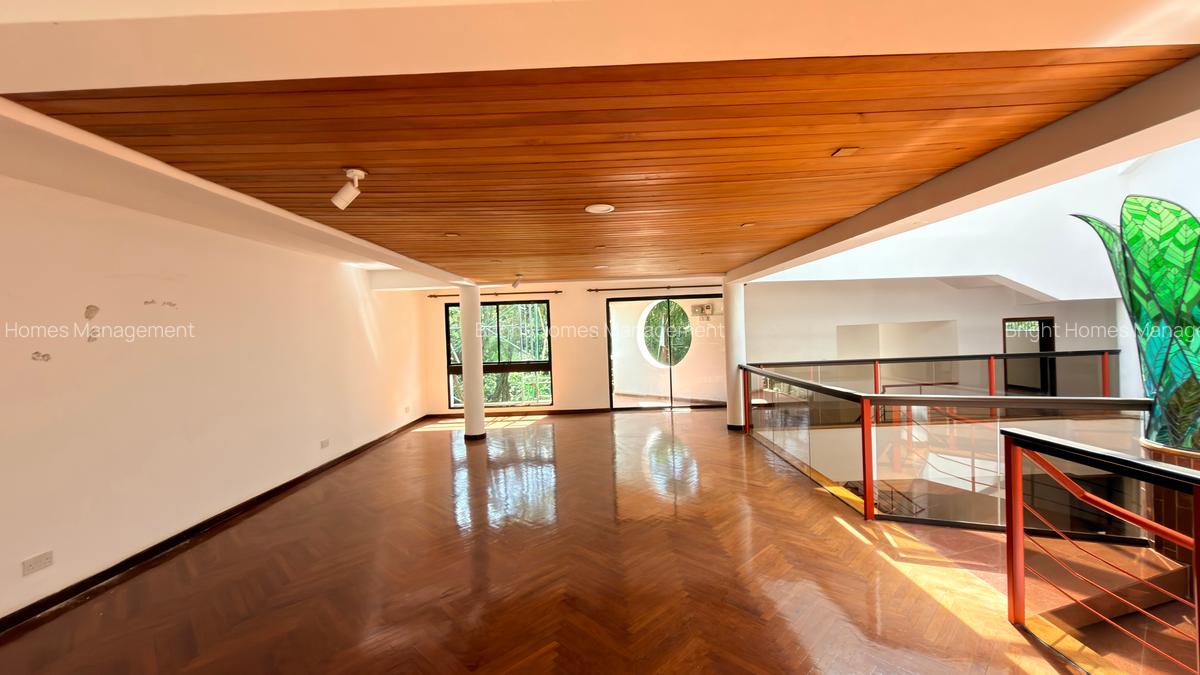 5 Bed Villa with En Suite in Spring Valley - 12