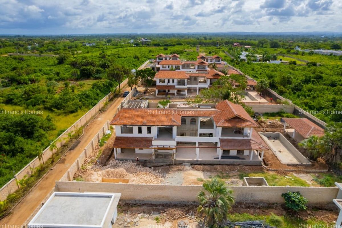 3 Bed Villa with En Suite in Diani - 11