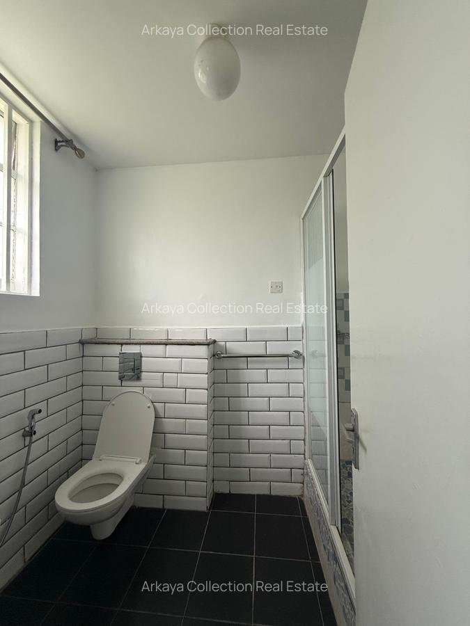 5 Bed House with En Suite in Nyari - 14