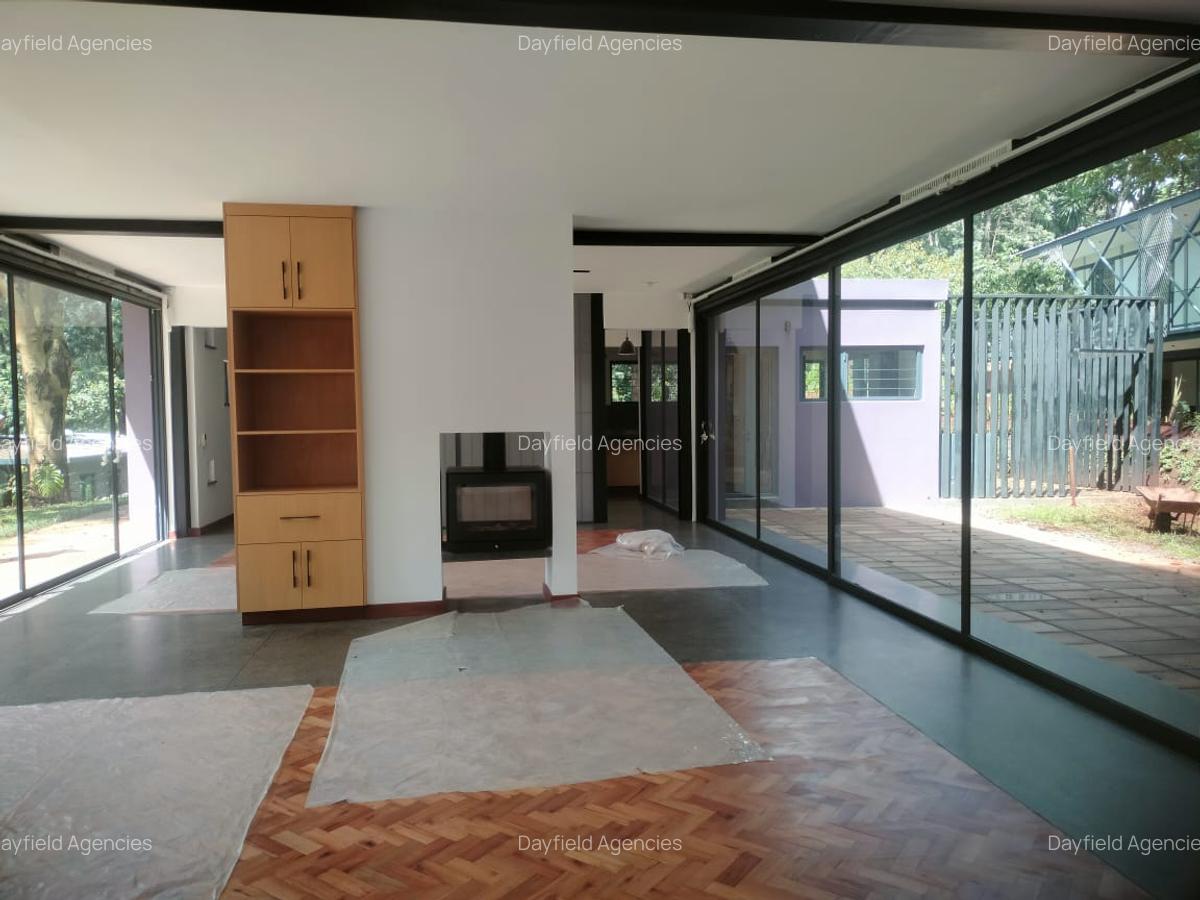 4 Bed House with En Suite at Hill View - 9