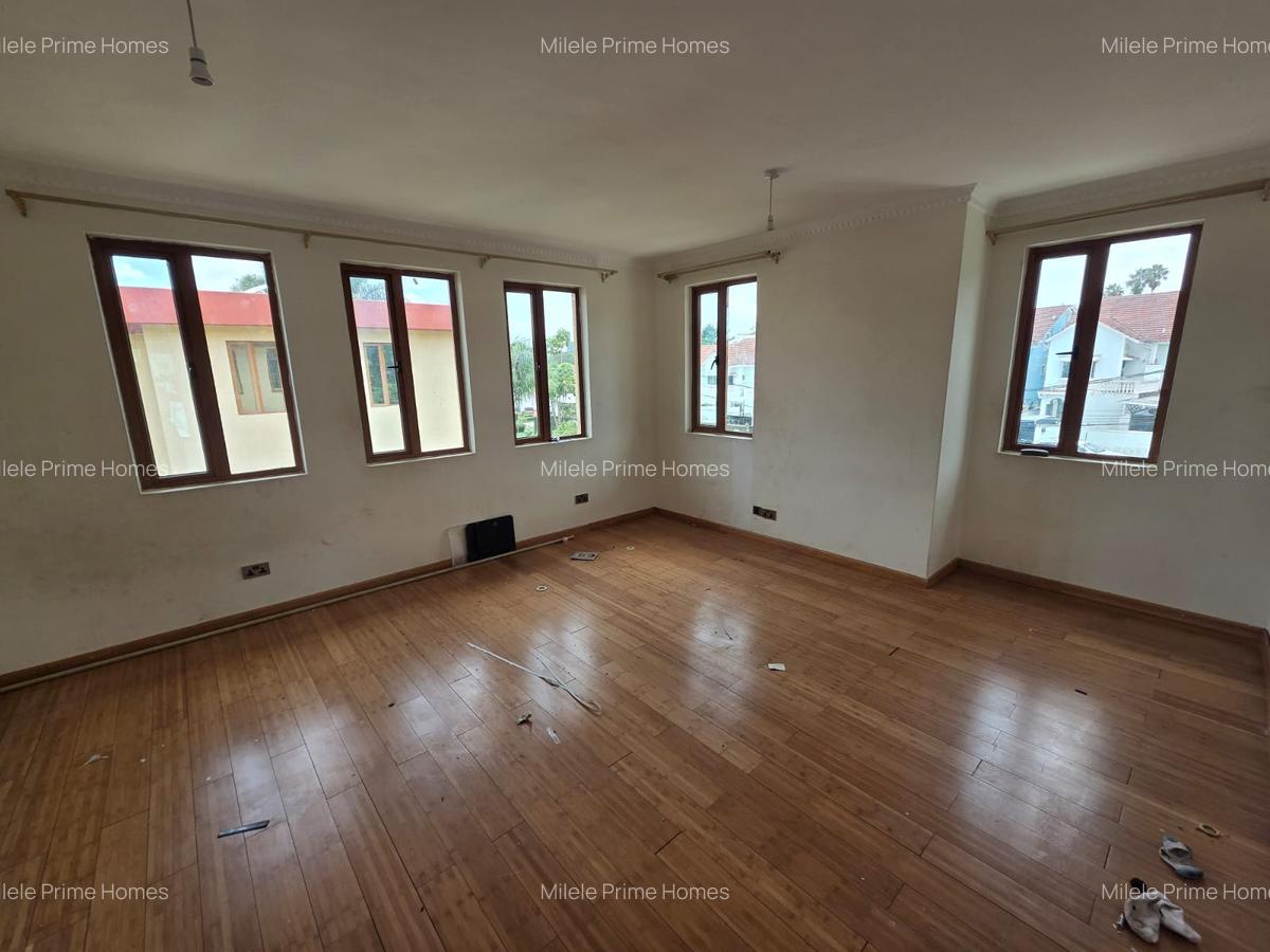 5 Bed Villa with En Suite in Lavington - 9