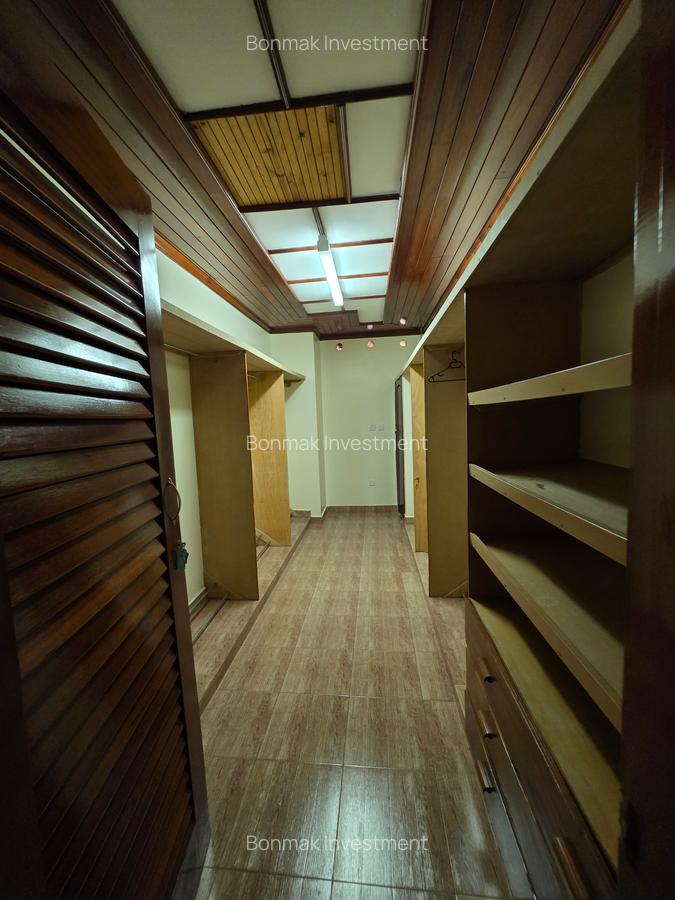 5 Bed House with En Suite at Old Runda. - 13