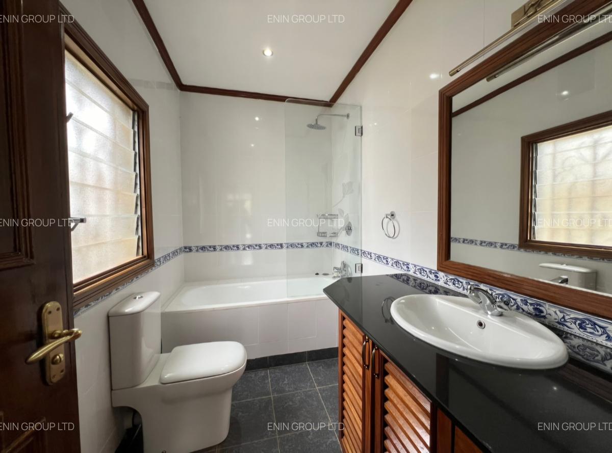 8 Bed House with En Suite at Spring Valley Rd - 7