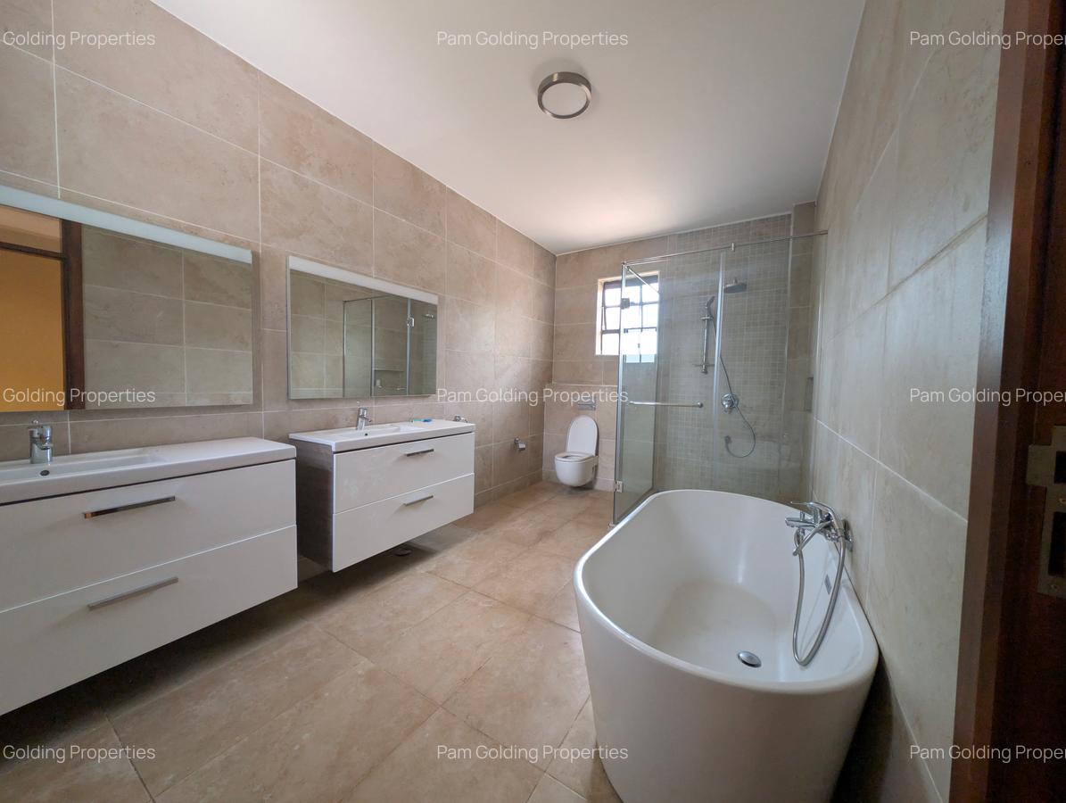 5 Bed House with En Suite in Runda - 11