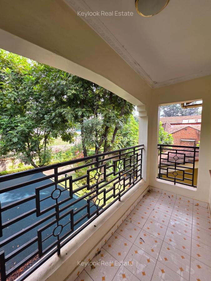 4 Bed Townhouse with En Suite at Lavington - 4