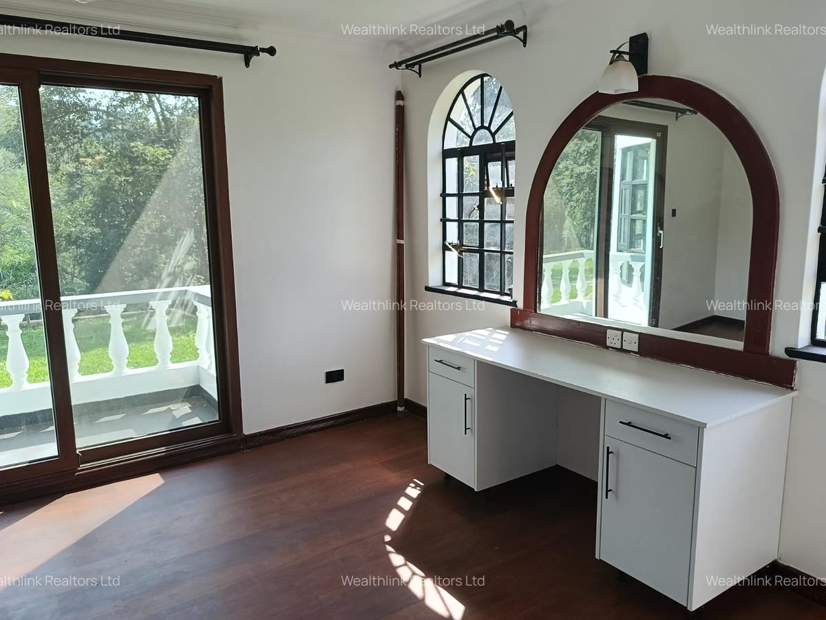 5 Bed House with En Suite at Ridgeways - 12