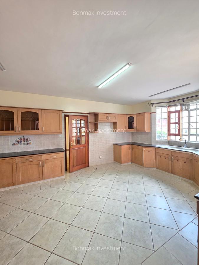 5 Bed House with En Suite at Old Runda. - 14