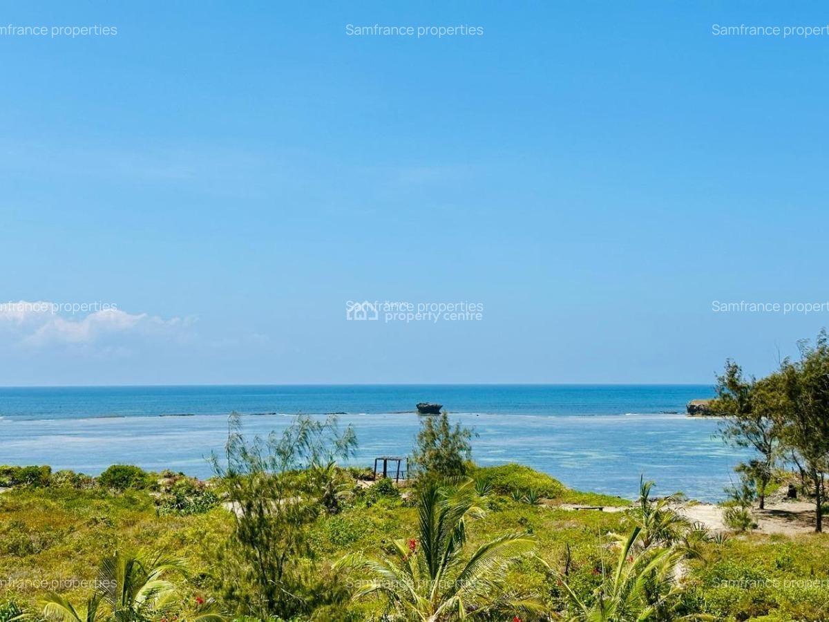 4 Bed Villa with En Suite at Watamu - 1