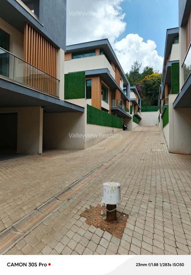 5 Bed Townhouse with En Suite at Lavington - 9