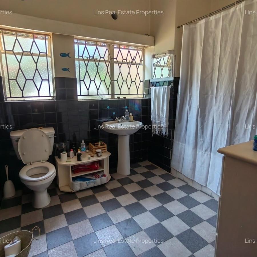 3 Bed House with En Suite in Lavington - 7