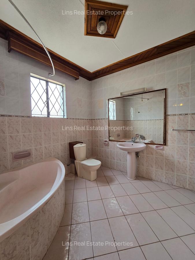 5 Bed House with En Suite in Runda - 5
