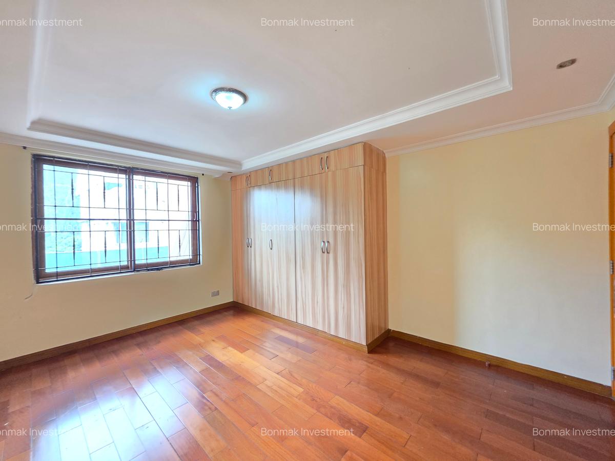 5 Bed Townhouse with En Suite at Lavington Green - 19