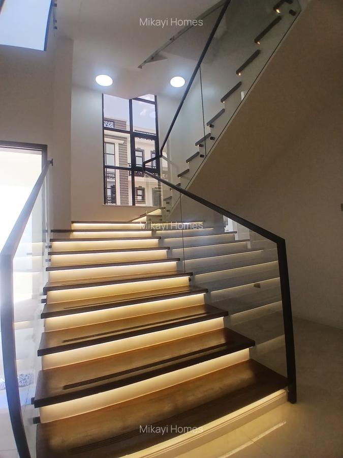 5 Bed Villa with En Suite in Lavington - 8