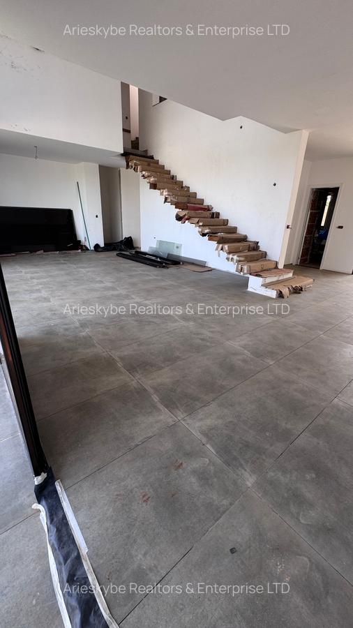 4 Bed Villa with En Suite in Runda - 6