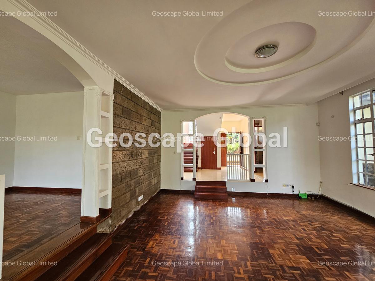 4 Bed House with En Suite in Rosslyn - 18
