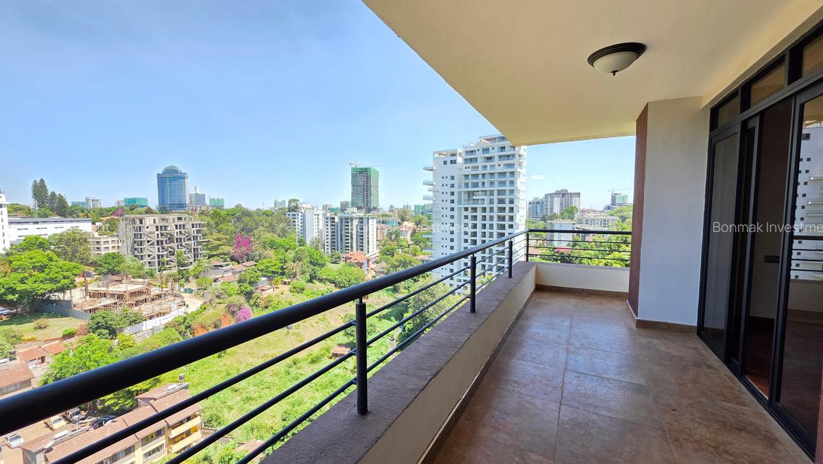 4 Bed Apartment with En Suite at Riverside Drive - 2