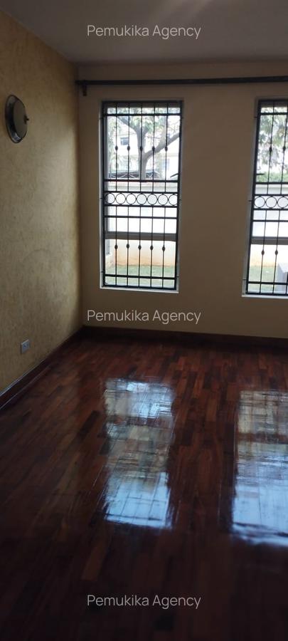 6 Bed Townhouse in Valley Arcade - 9