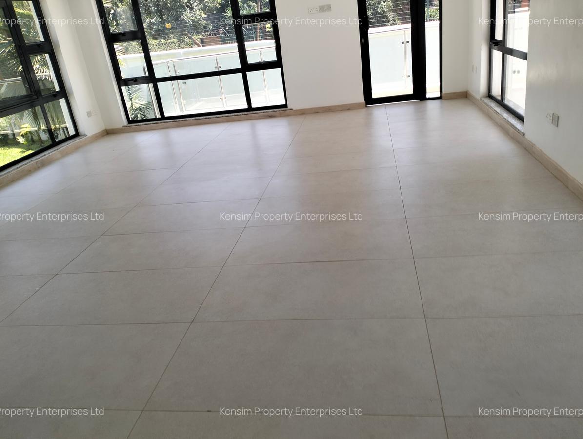 5 Bed House with En Suite in Runda - 14