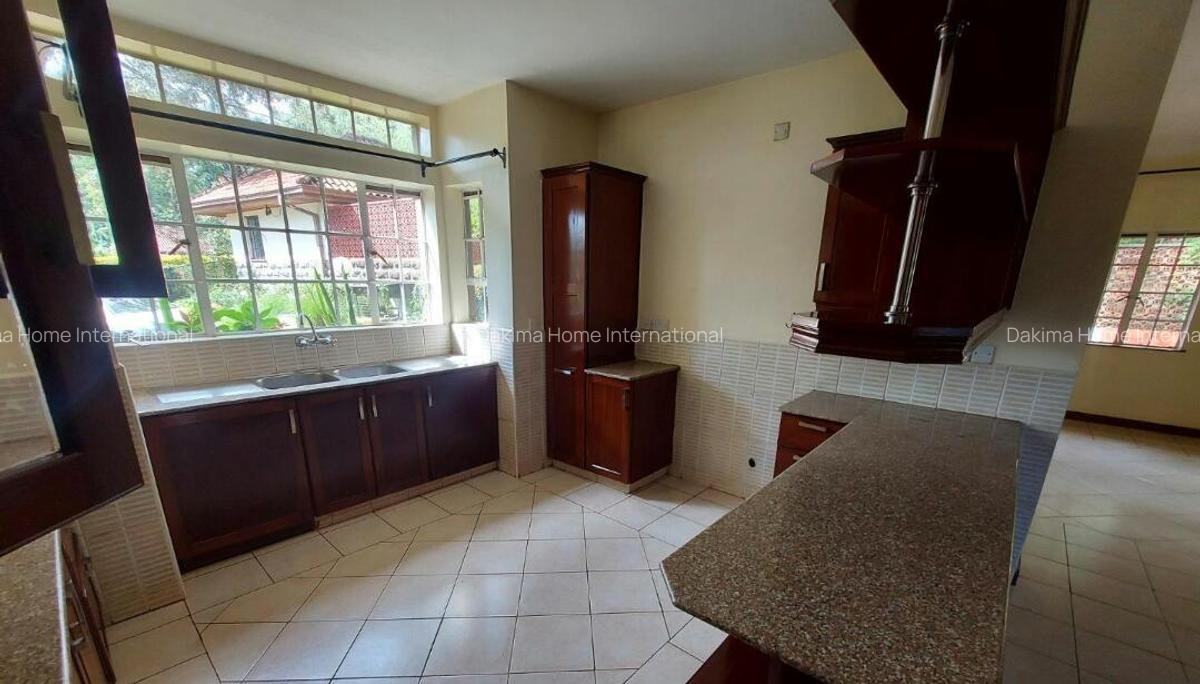 5 Bed Townhouse with En Suite in Rosslyn - 5