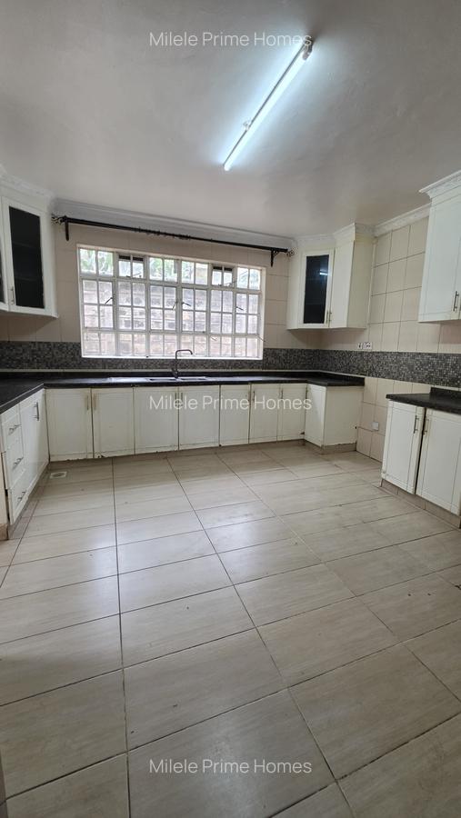 5 Bed Villa with En Suite in Lavington - 5