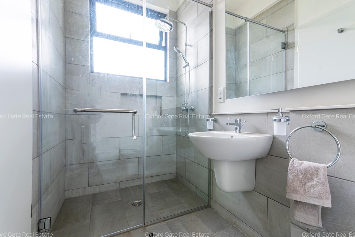 4 Bed Apartment with En Suite in Riverside - 8