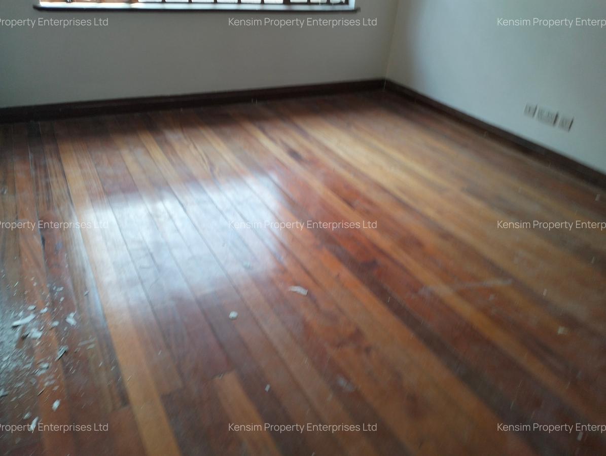 5 Bed Townhouse with En Suite in Lavington - 5