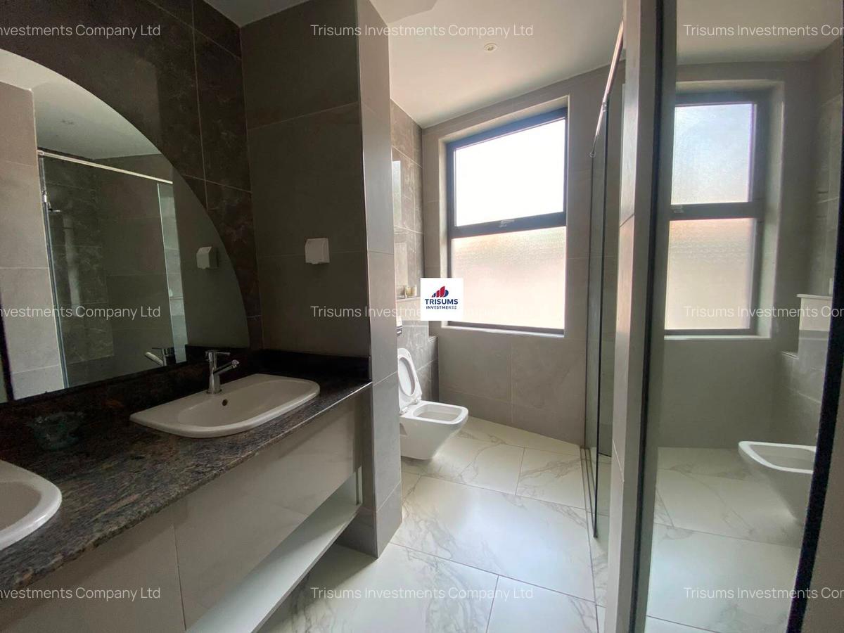 3 Bed Apartment with En Suite in Riverside - 10