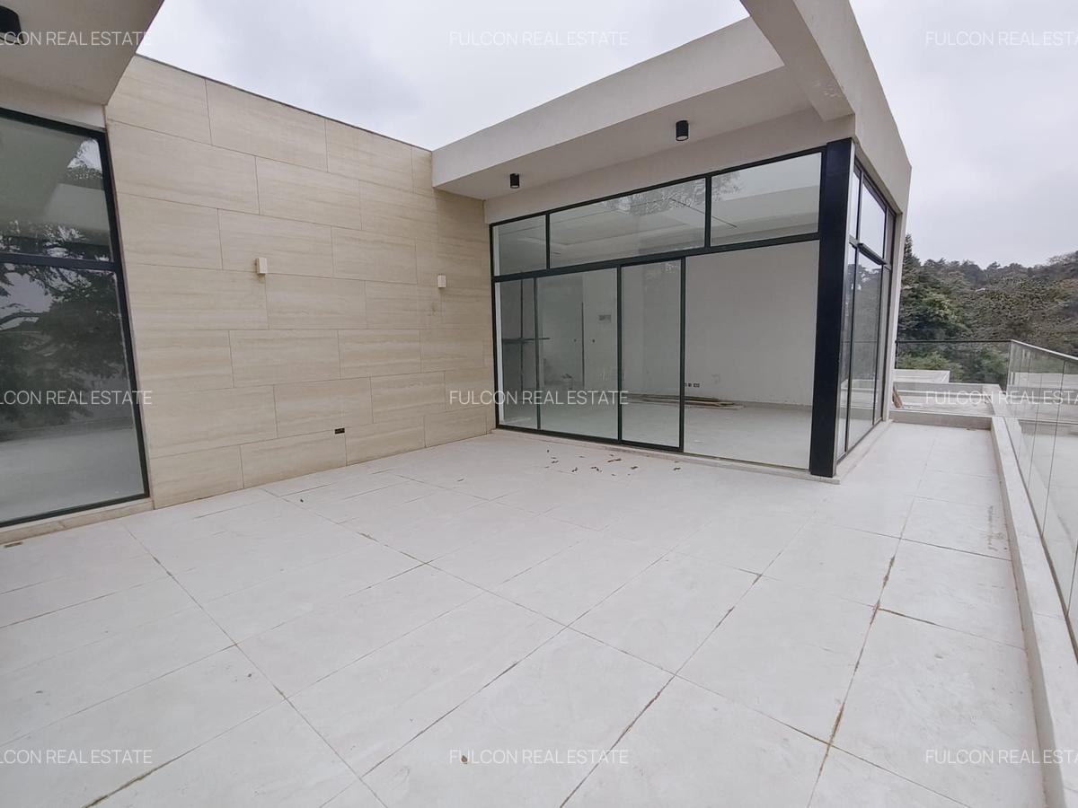 6 Bed Villa with En Suite in Lavington - 5