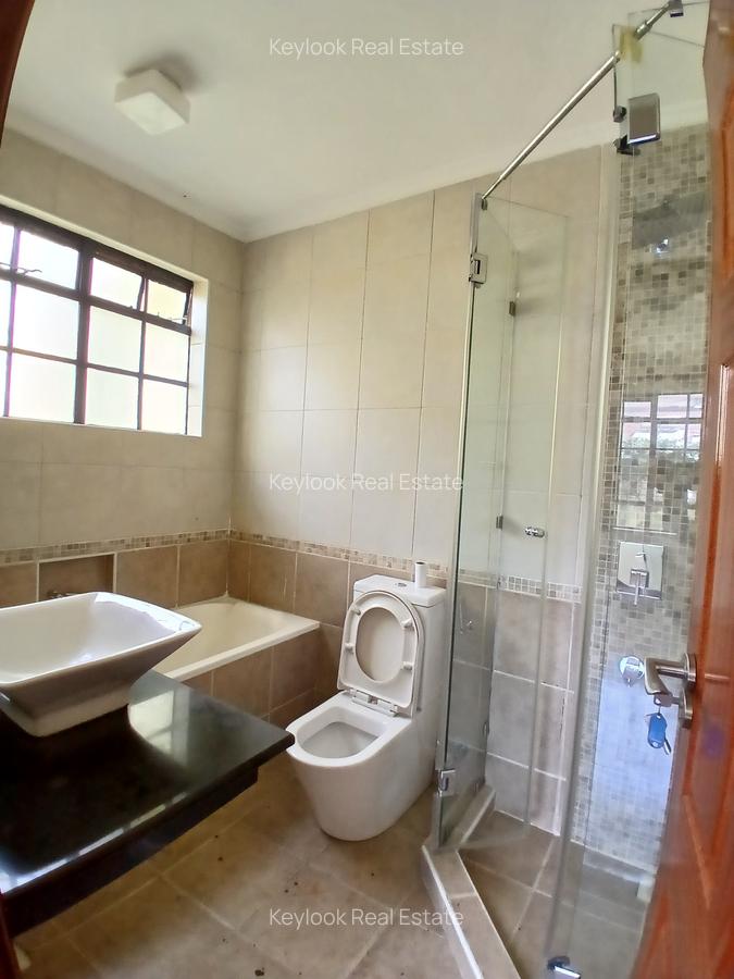 5 Bed Townhouse with En Suite in Lavington - 9