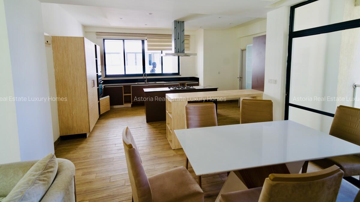4 Bed Apartment with En Suite at 2026-382 4 Bed - 3