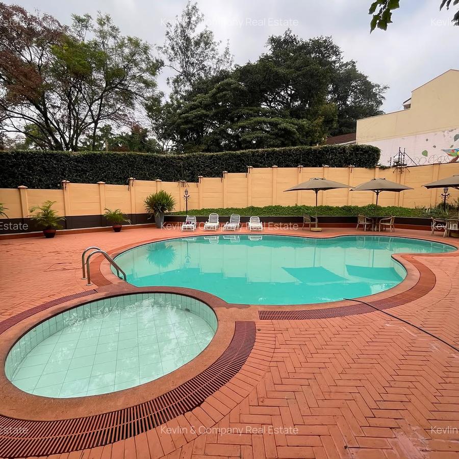 3 Bed Apartment with En Suite in Lavington - 1