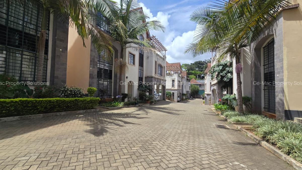 5 Bed Townhouse with En Suite in Lavington - 1