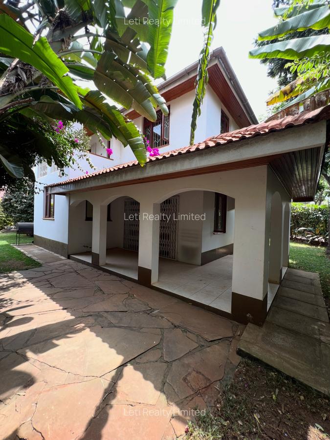 4 Bed Villa with En Suite in Lavington - 1