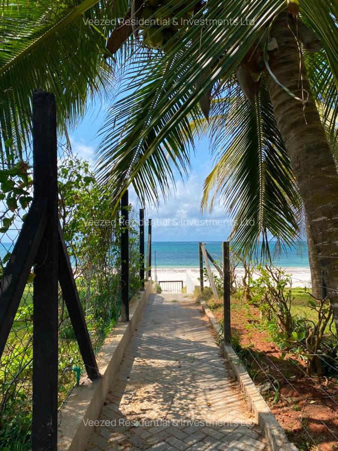 3 Bed Villa with En Suite in Bofa - 2