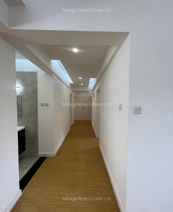 3 Bed Apartment with En Suite in Lavington - 12