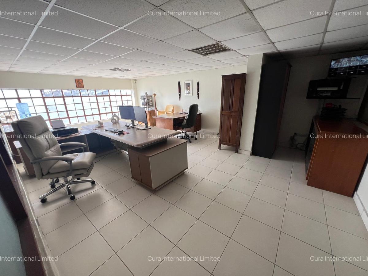 10,652 ft² Warehouse in Industrial Area - 5
