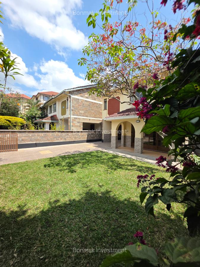 4 Bed Townhouse with En Suite at Lavington - 2