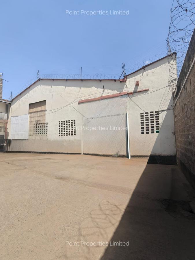 Warehouse with Parking in Industrial Area - 1