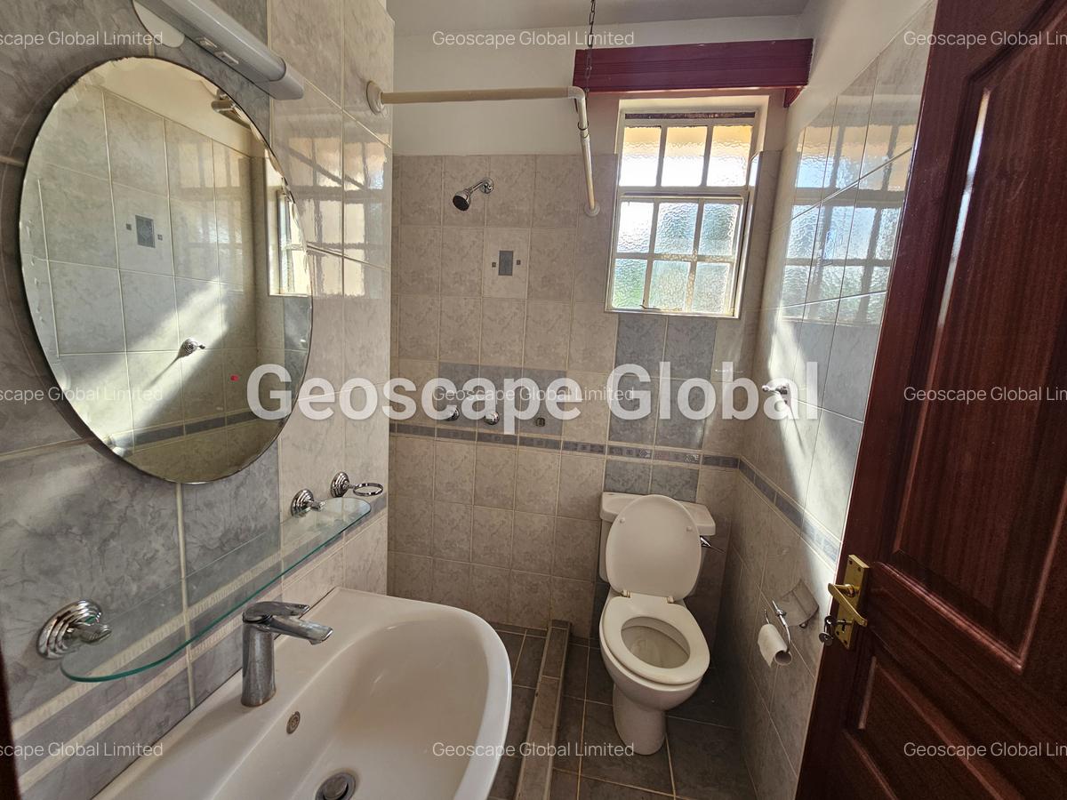 4 Bed House with En Suite in Rosslyn - 8