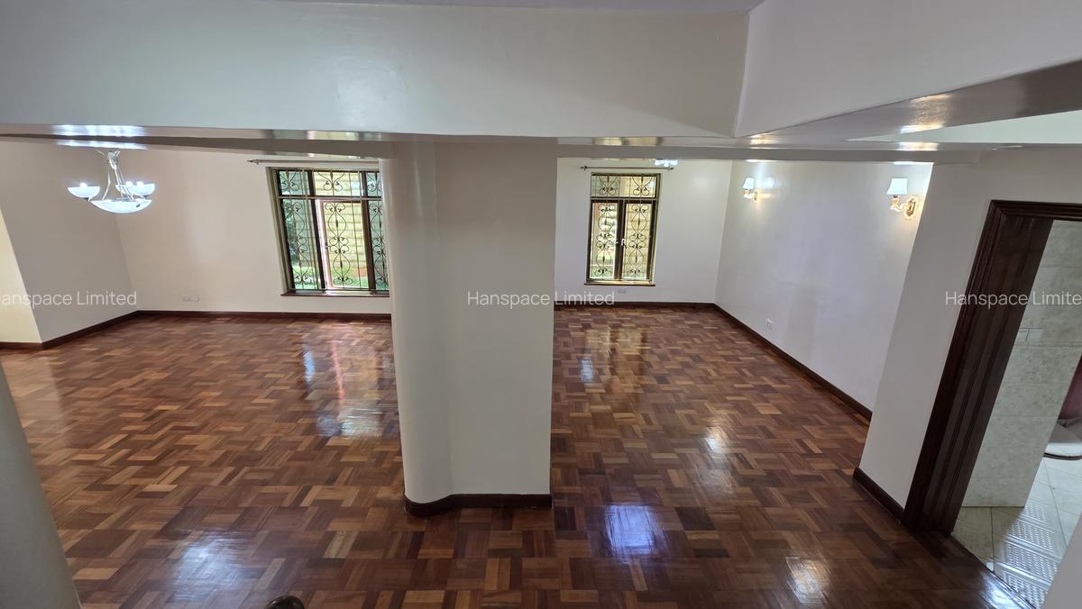 5 Bed Townhouse with En Suite in Lavington - 12