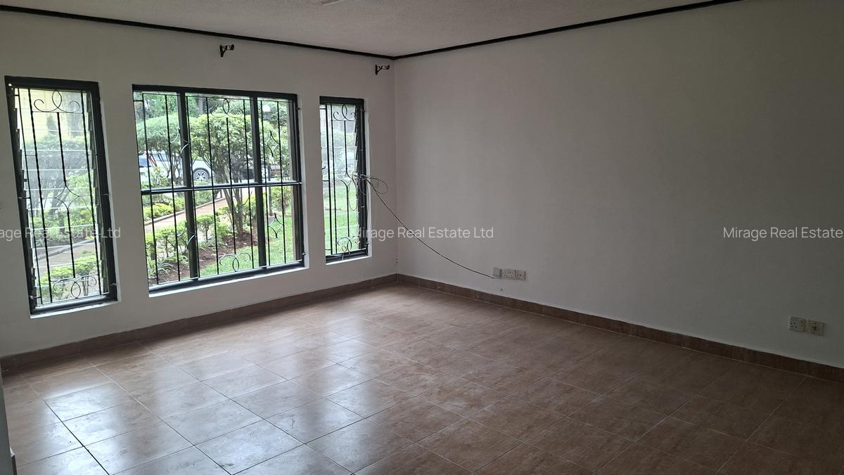 3 Bed Apartment with Parking in Dennis Pritt - 10