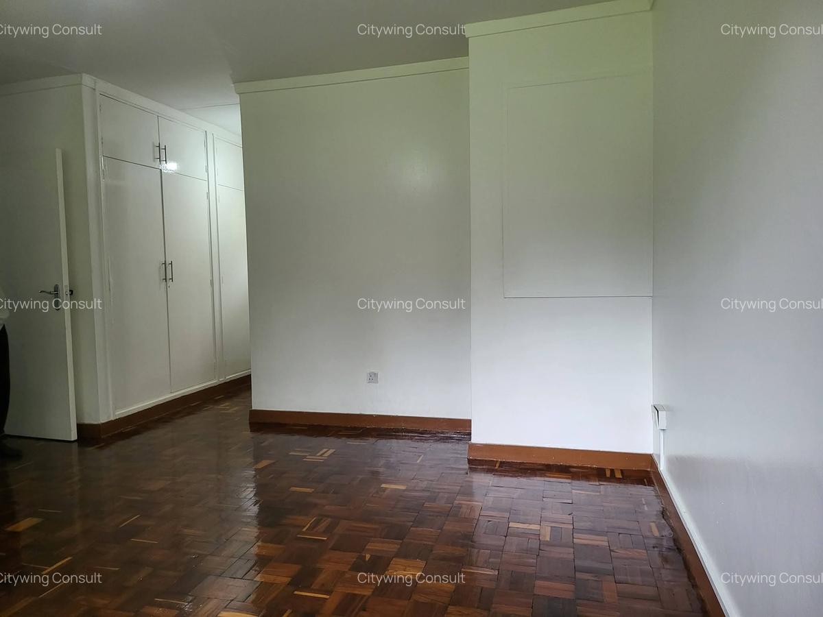 4 Bed House with En Suite at Crescent Road - 8