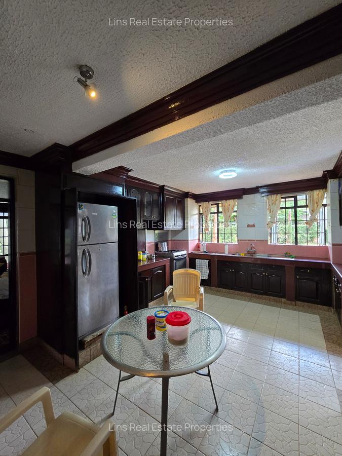 5 Bed House with En Suite in Runda - 16