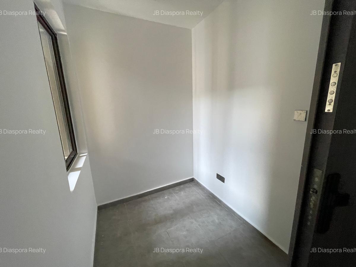 3 Bed Apartment with En Suite in Riverside - 8