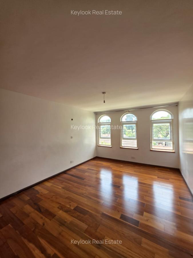 5 Bed Townhouse with En Suite at Off Convent Drive - 6