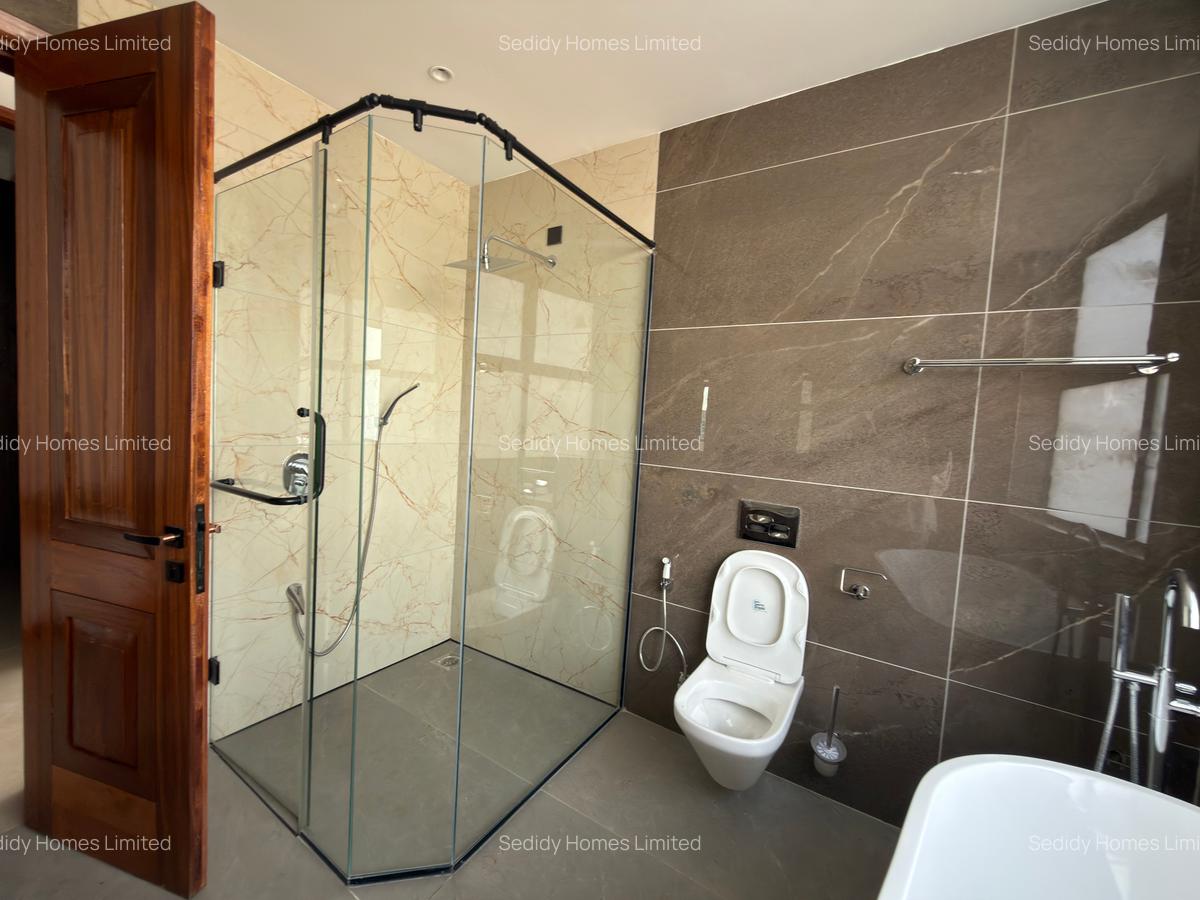 3 Bed Apartment with En Suite in Riverside - 12