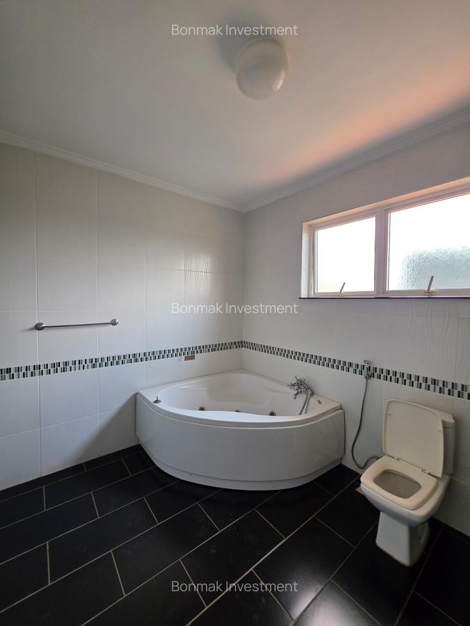 4 Bed Apartment with En Suite at Brookside Drive - 15