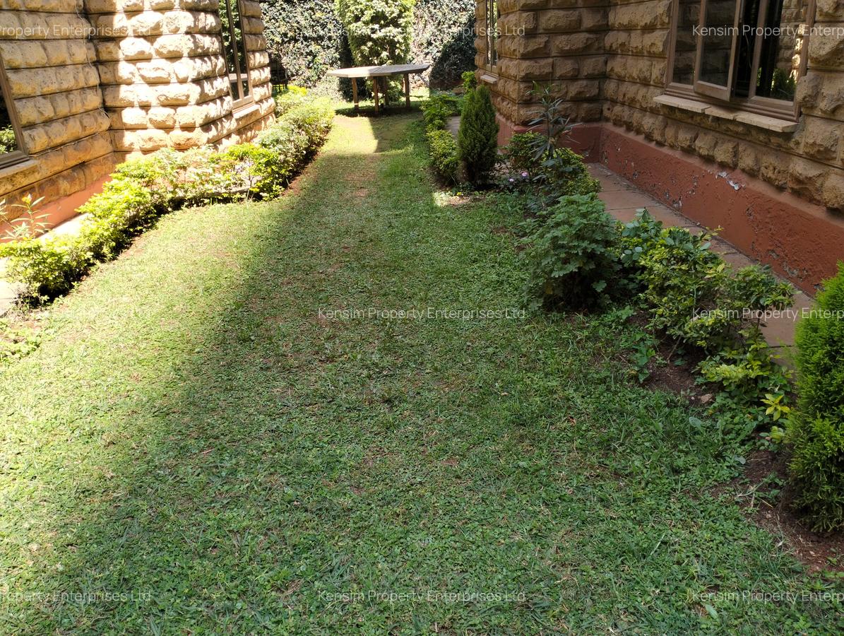 5 Bed Townhouse with En Suite in Lavington - 19