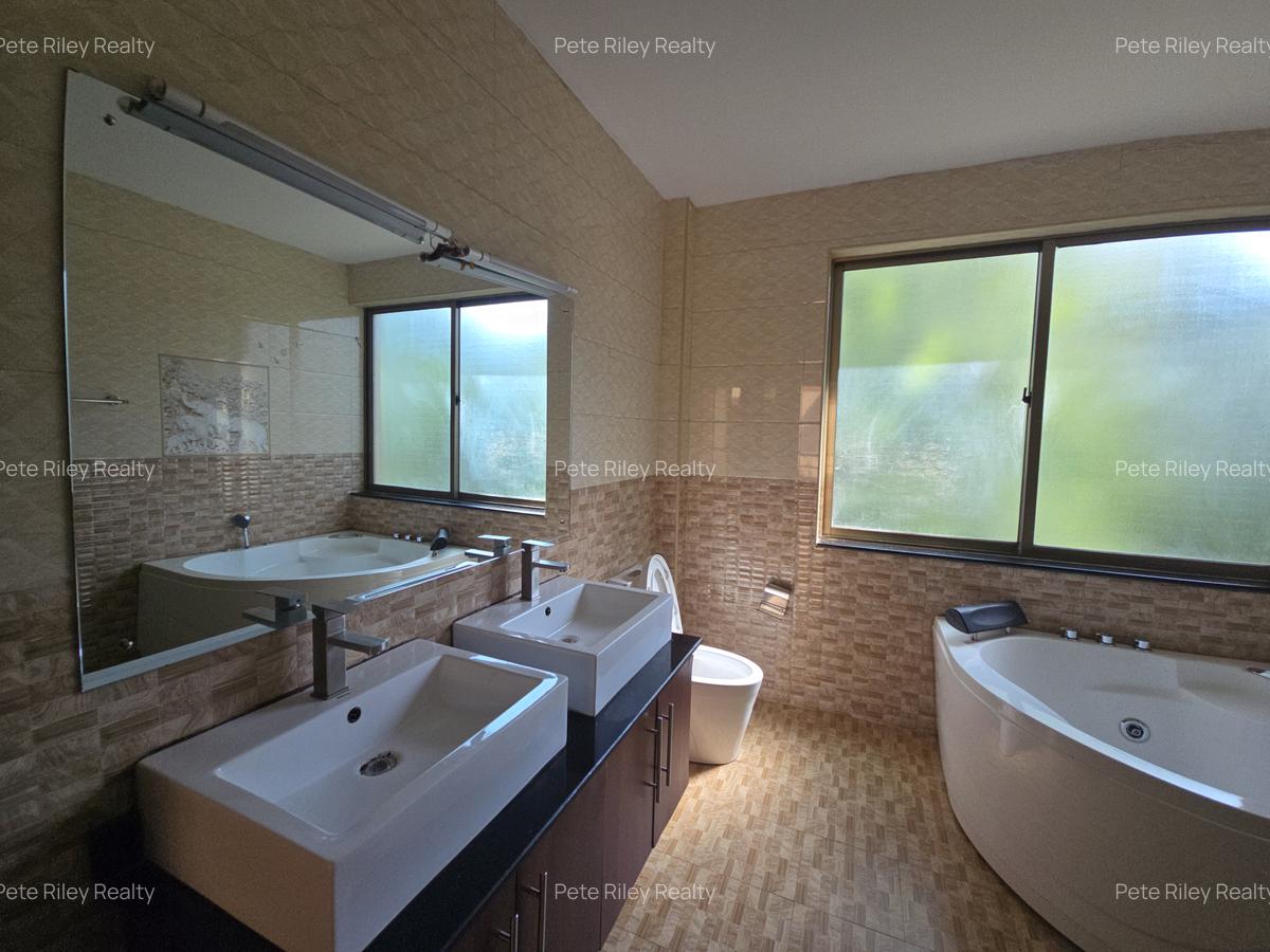 5 Bed Villa with En Suite at Chalbi Drive - 16