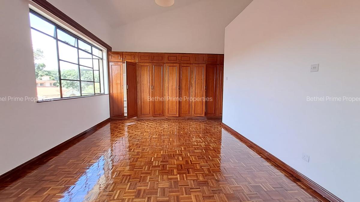 4 Bed Townhouse with En Suite in Spring Valley - 9